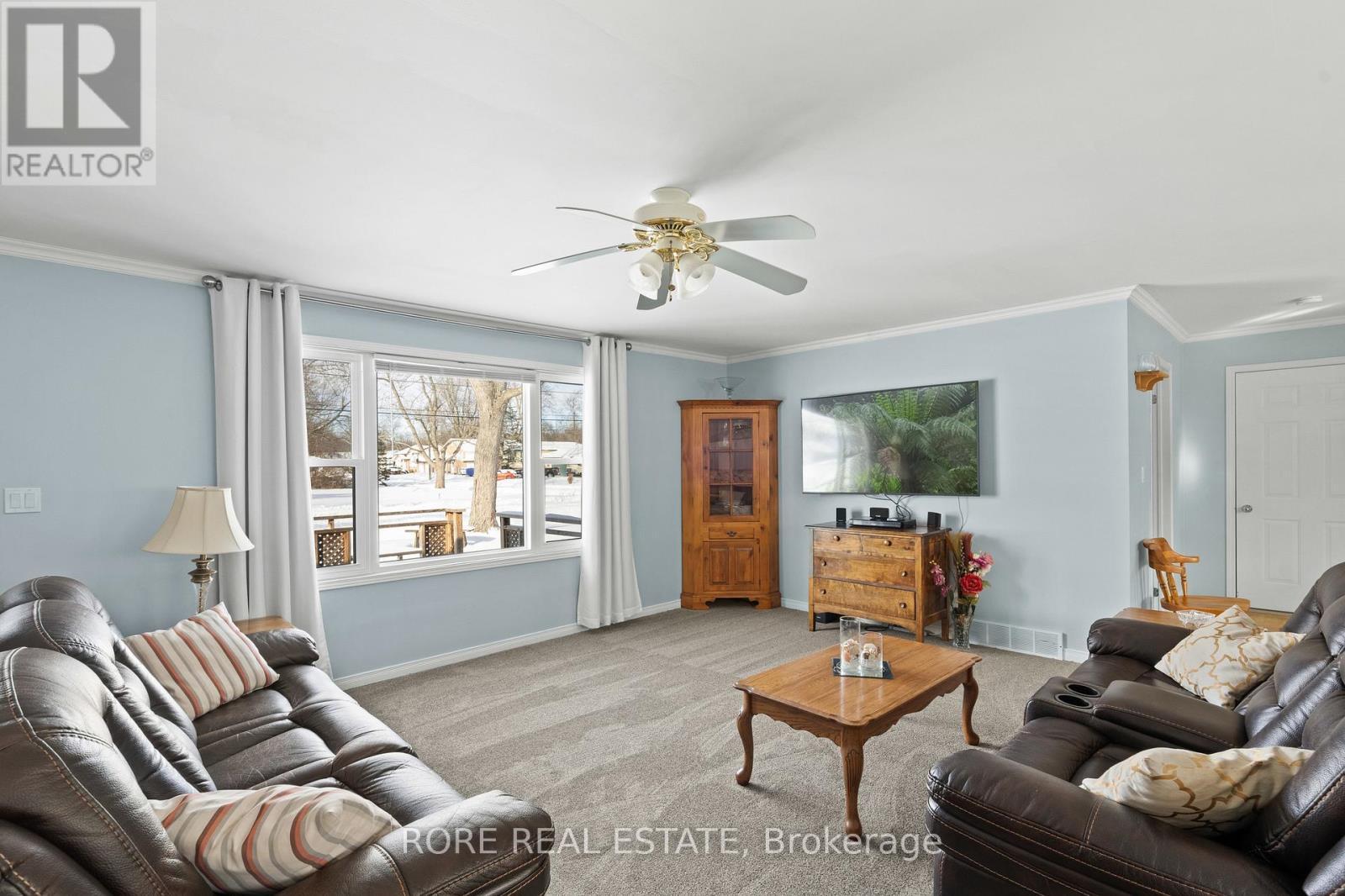128 Cook Avenue, Fort Erie (Ridgeway), ON - Indoor Photo Showing Living Room