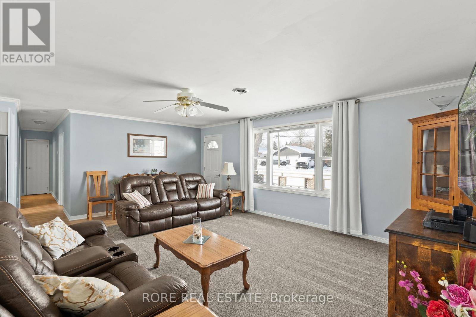 128 Cook Avenue, Fort Erie (Ridgeway), ON - Indoor Photo Showing Living Room