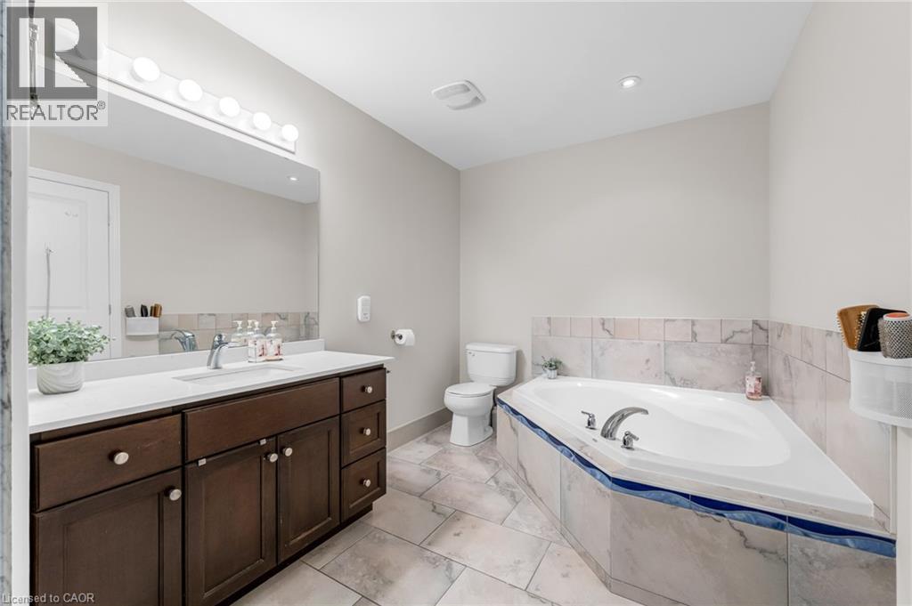 Ensuite privilege with corner soaker tub - 45 Hemlock Way, Grimsby, ON - Indoor Photo Showing Bathroom