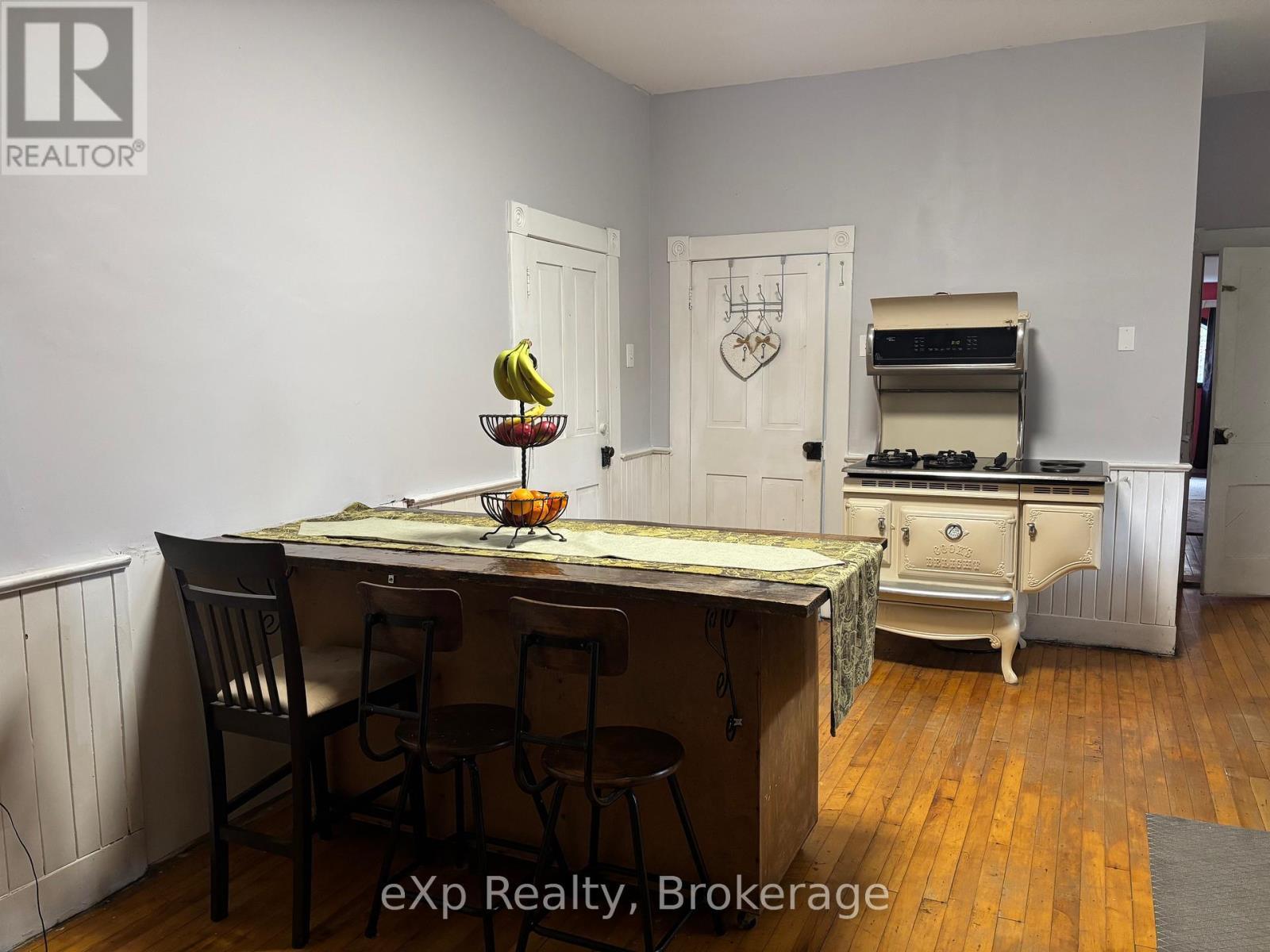 16 Peter Street S, South Bruce, ON - Indoor