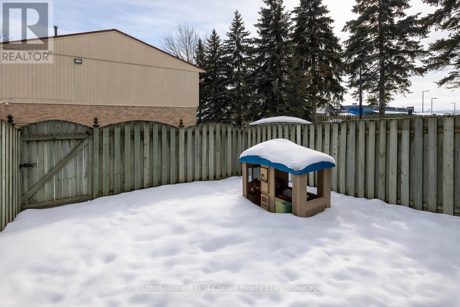 Fenced Yard with gate at rear - 12 - 91 Avonwood Drive, Stratford, ON - Outdoor