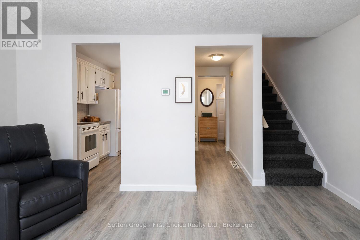 12 - 91 Avonwood Drive, Stratford, ON - Indoor