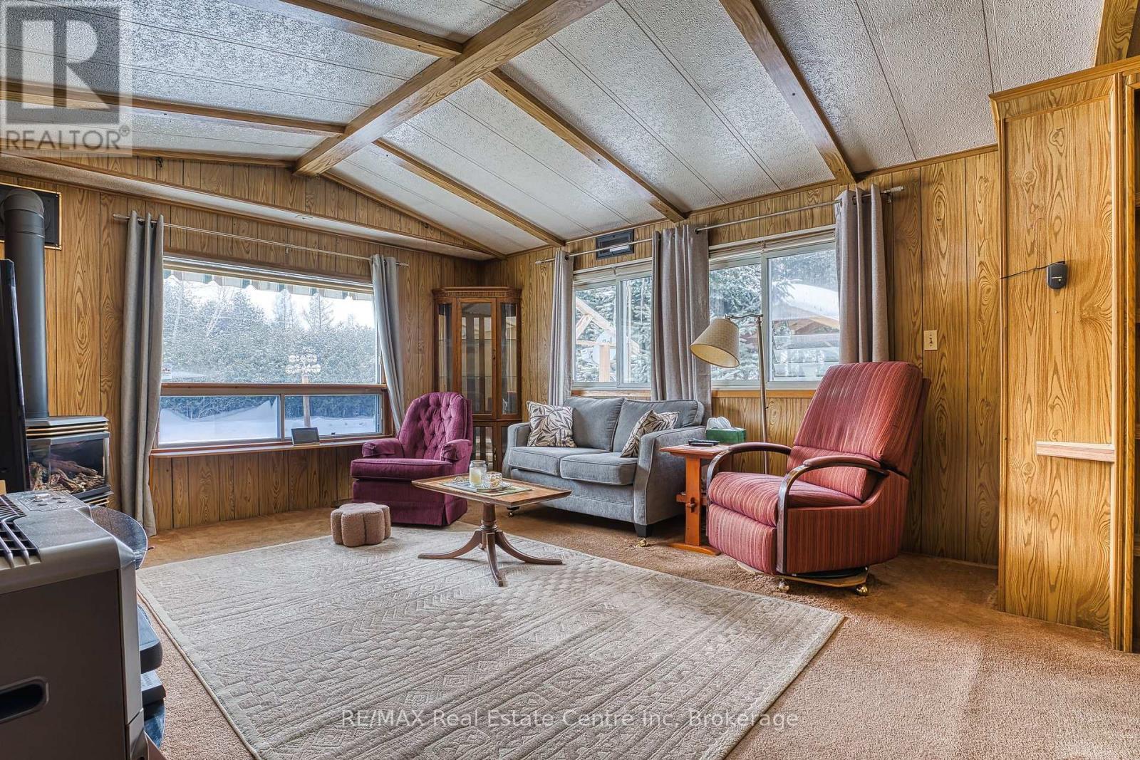 54 First Avenue, Wellington North, ON - Indoor Photo Showing Living Room