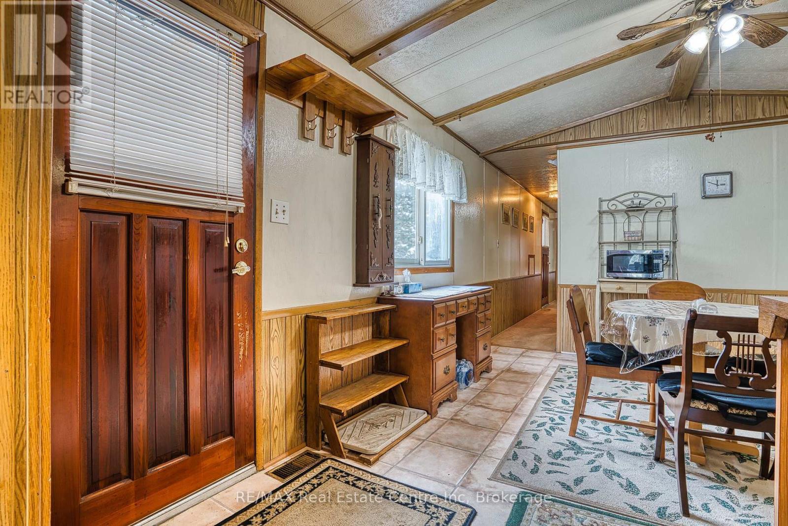 54 First Avenue, Wellington North, ON - Indoor