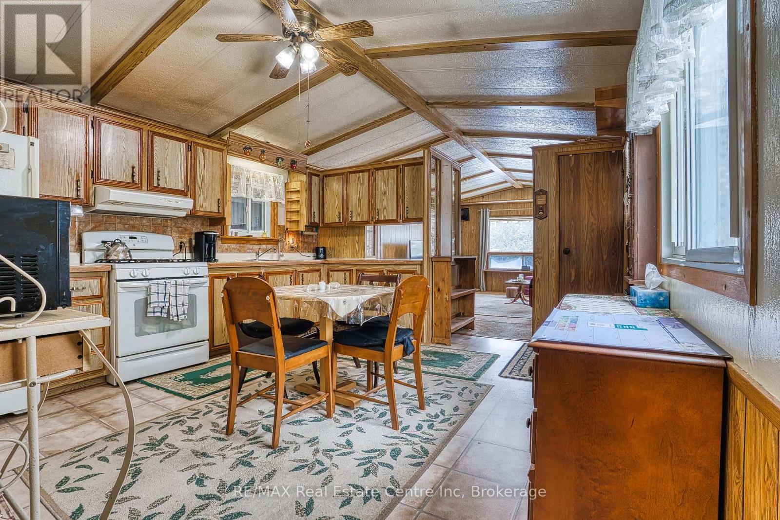 54 First Avenue, Wellington North, ON - Indoor