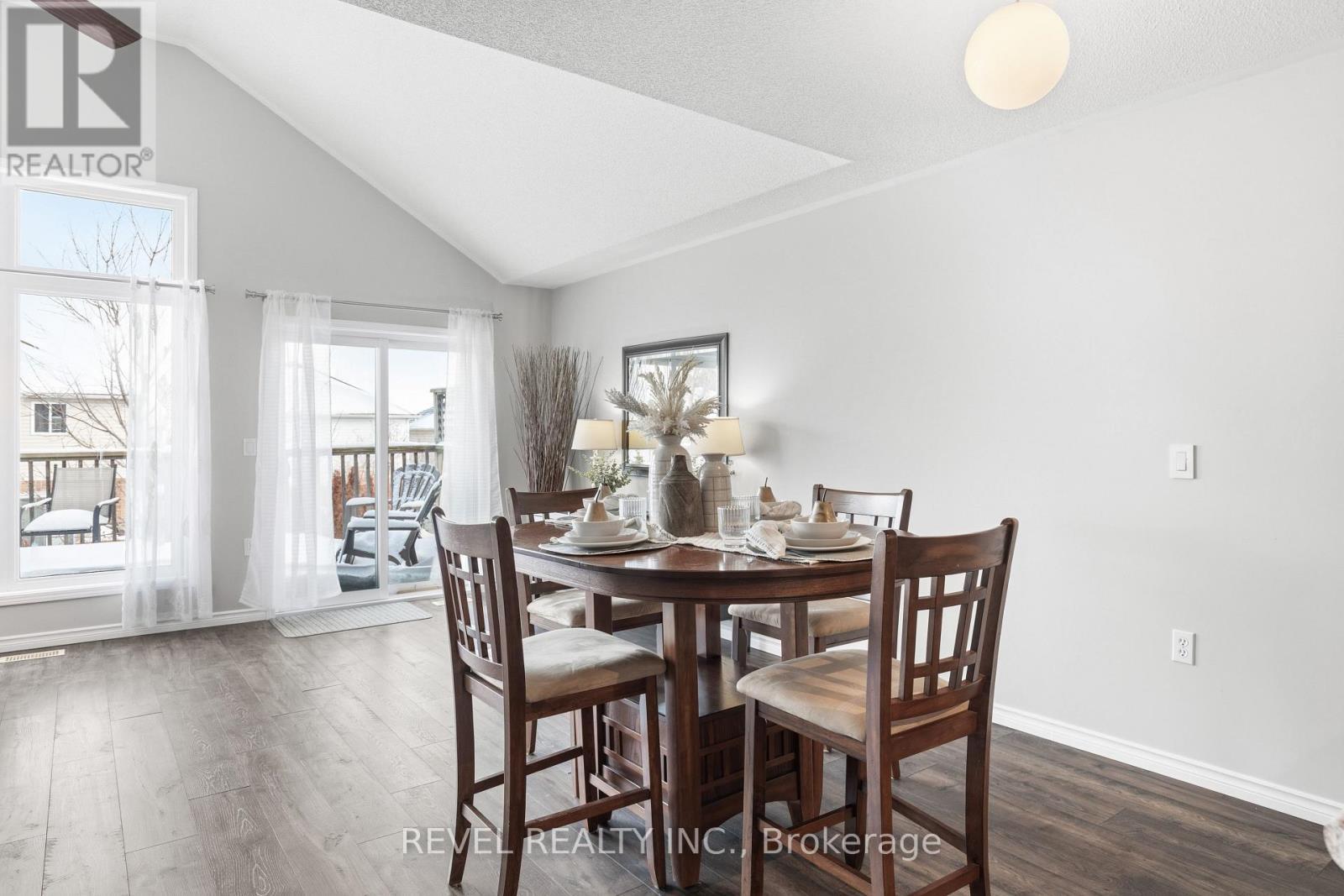 617 Clancy Crescent, Peterborough (Otonabee Ward 1), ON - Indoor Photo Showing Dining Room