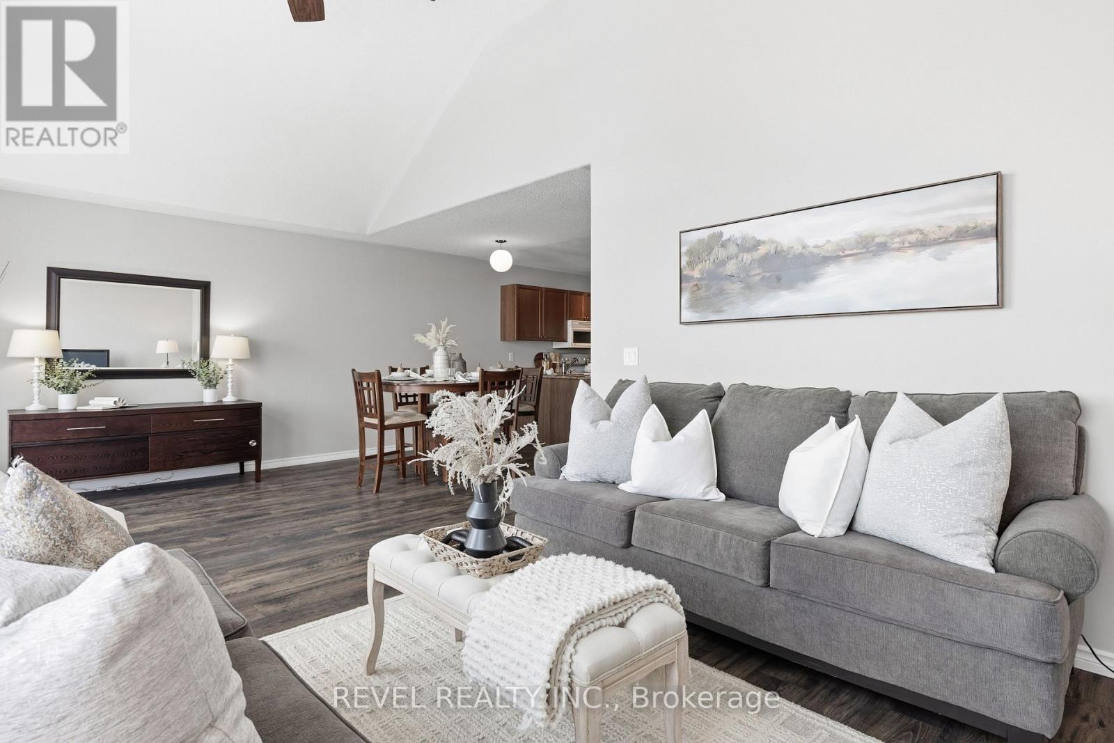 617 Clancy Crescent, Peterborough (Otonabee Ward 1), ON - Indoor Photo Showing Living Room