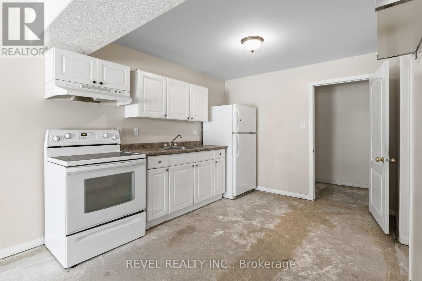617 Clancy Crescent, Peterborough (Otonabee Ward 1), ON - Indoor Photo Showing Kitchen