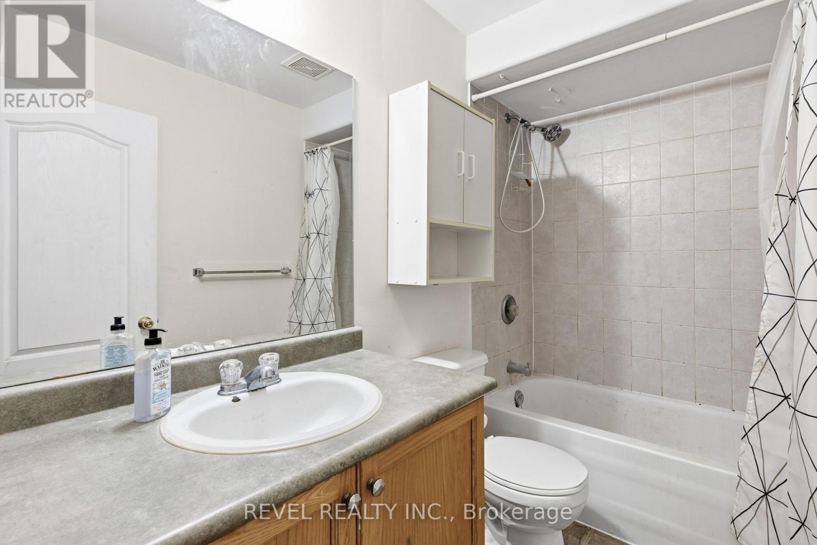 617 Clancy Crescent, Peterborough (Otonabee Ward 1), ON - Indoor Photo Showing Bathroom