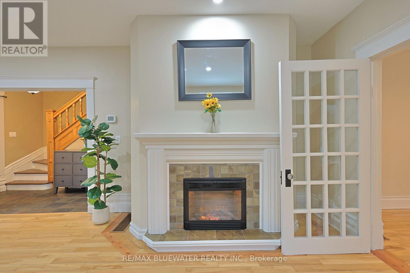 181 Parkhill Main Street, North Middlesex (Parkhill), ON - Indoor With Fireplace
