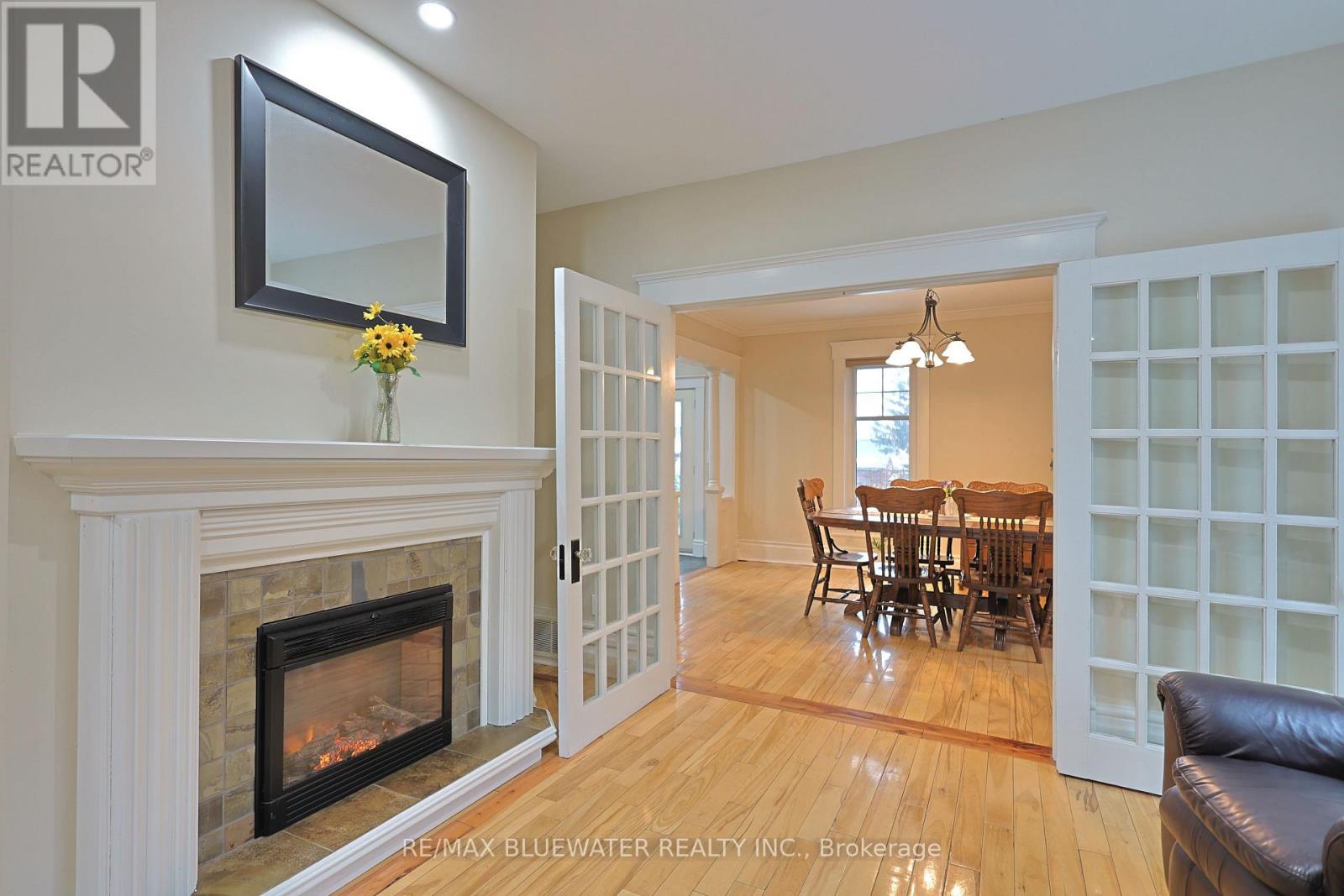 181 Parkhill Main Street, North Middlesex (Parkhill), ON - Indoor Photo Showing Living Room With Fireplace