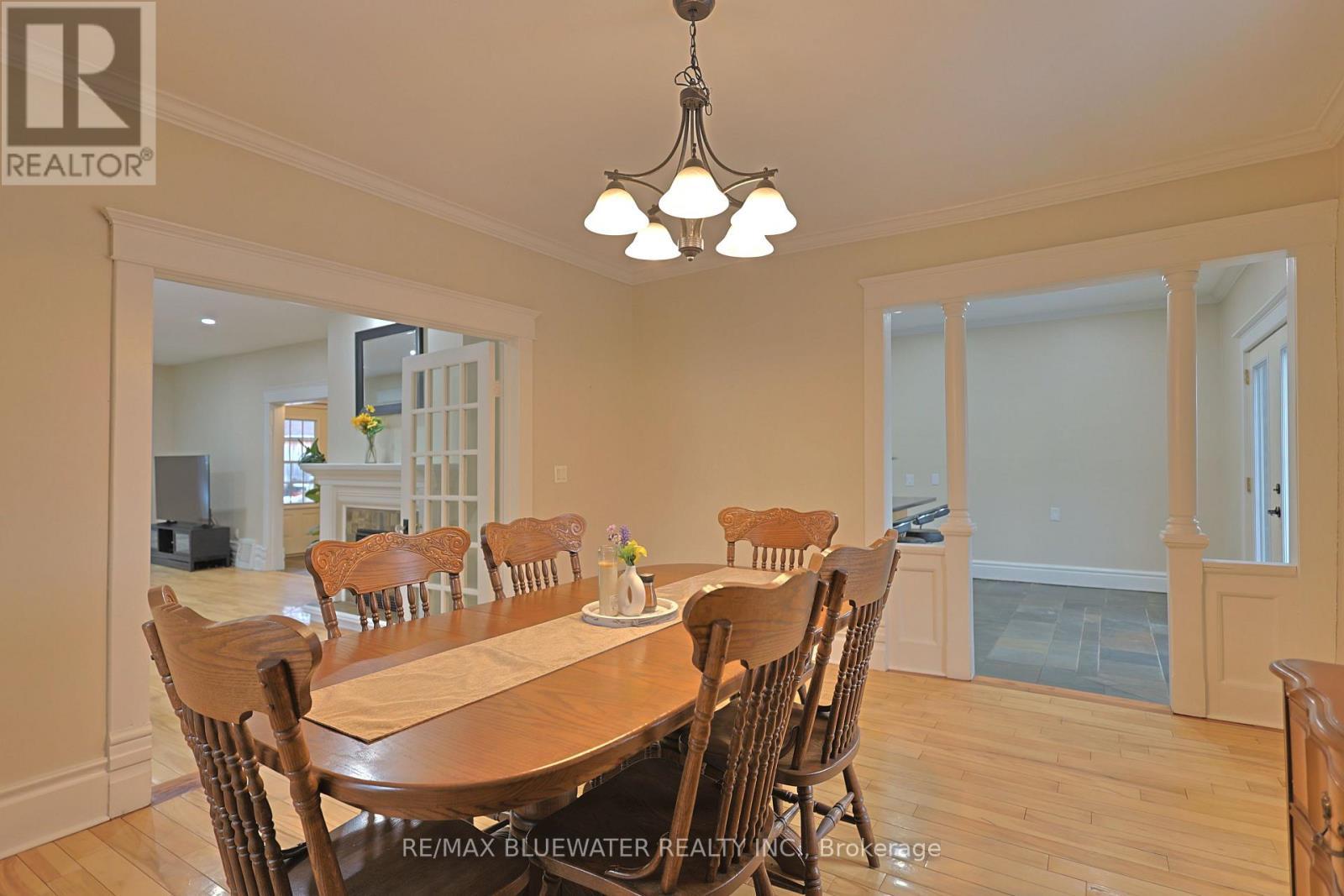181 Parkhill Main Street, North Middlesex (Parkhill), ON - Indoor Photo Showing Dining Room