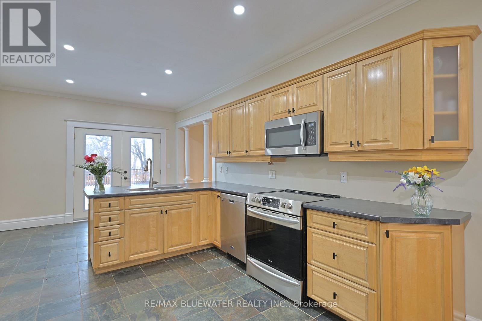 181 Parkhill Main Street, North Middlesex (Parkhill), ON - Indoor Photo Showing Kitchen