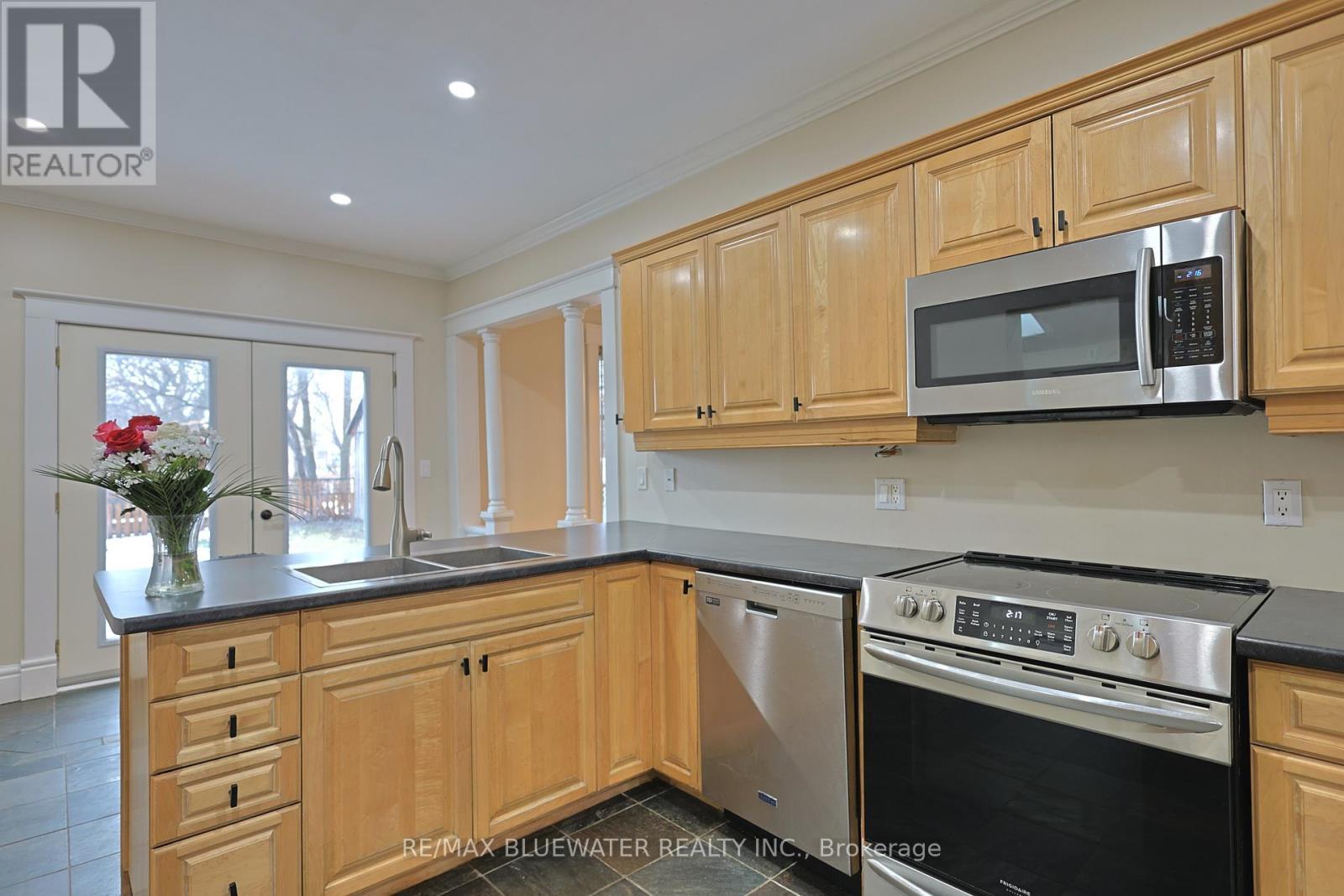 181 Parkhill Main Street, North Middlesex (Parkhill), ON - Indoor Photo Showing Kitchen With Double Sink
