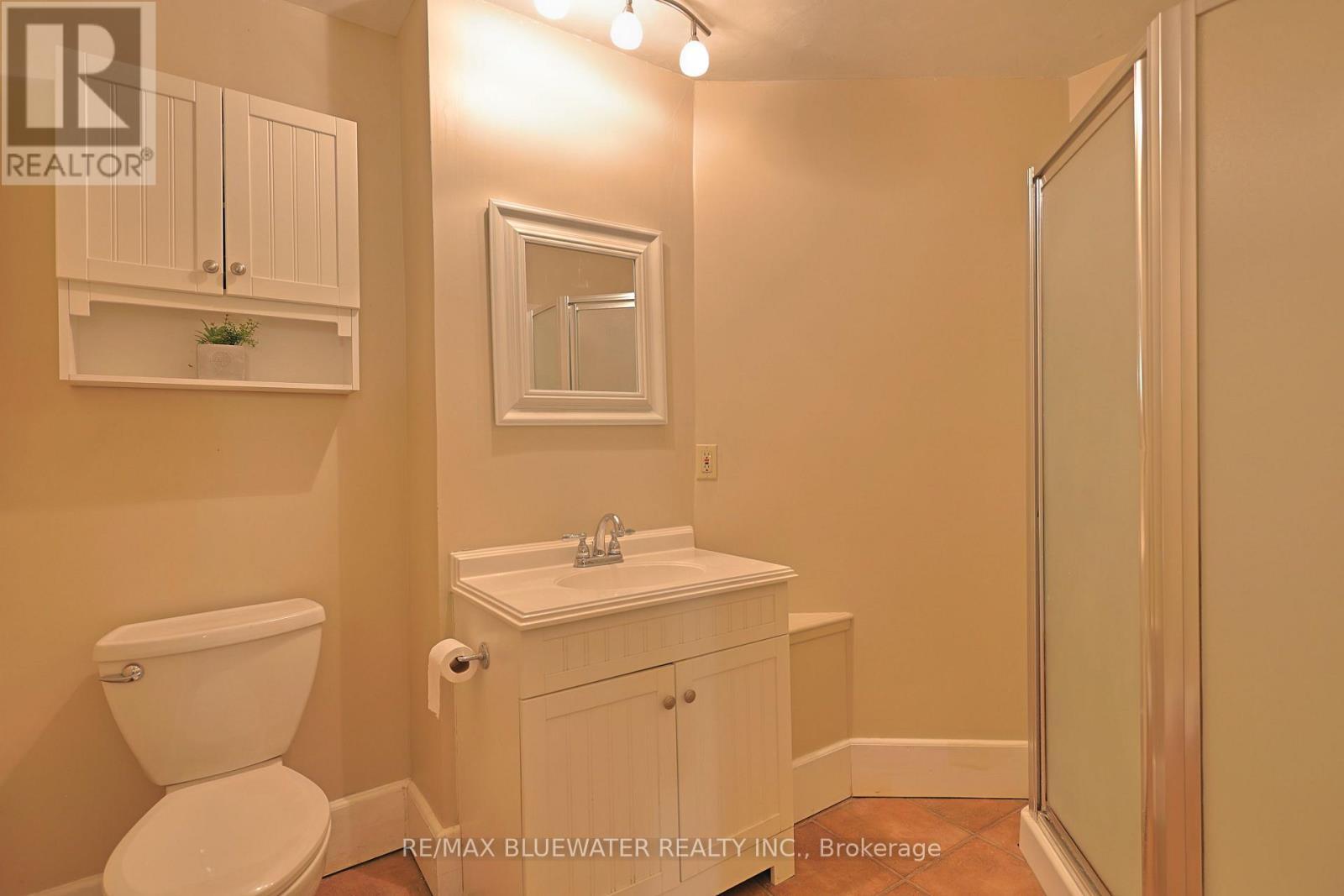 181 Parkhill Main Street, North Middlesex (Parkhill), ON - Indoor Photo Showing Bathroom