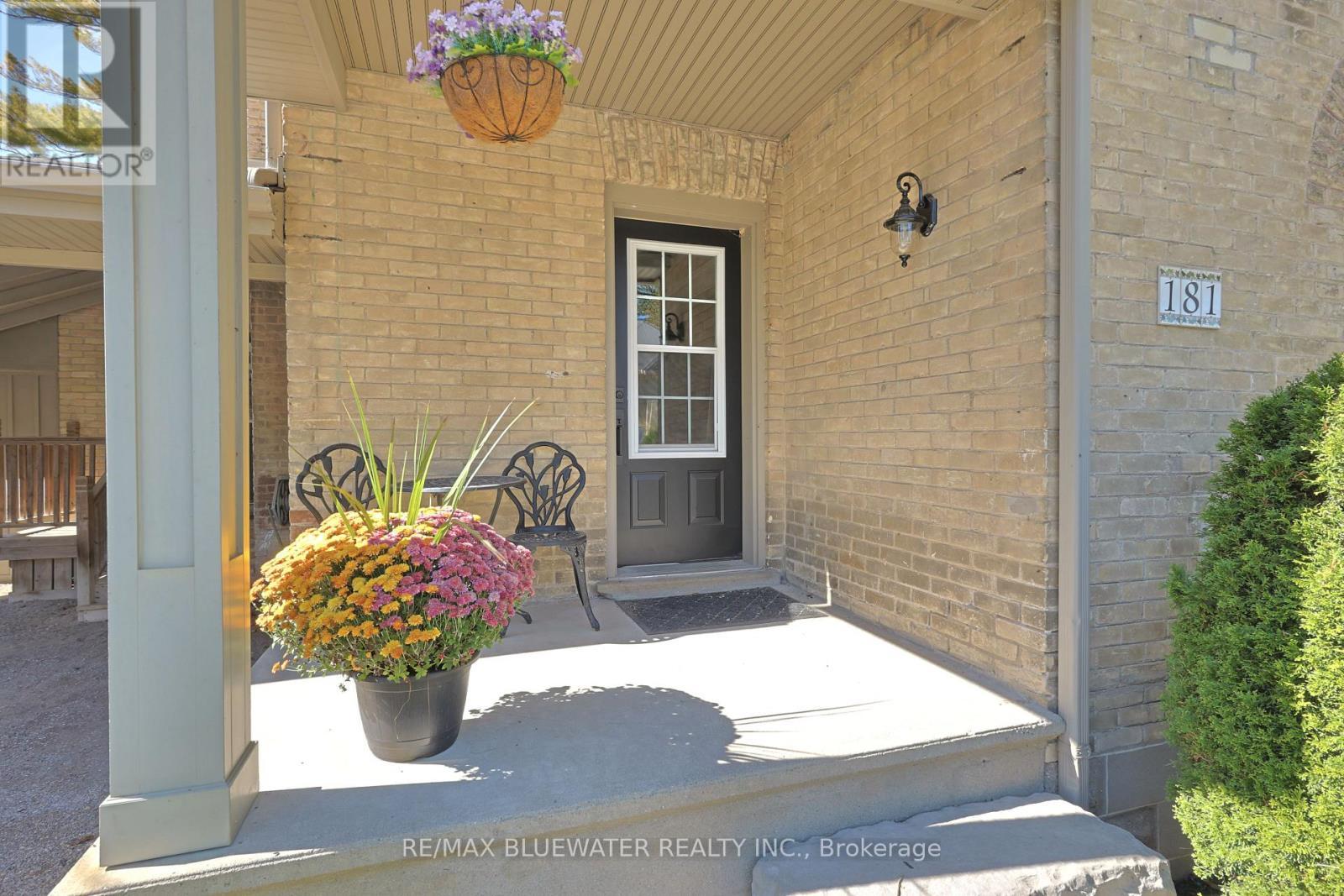 181 Parkhill Main Street, North Middlesex (Parkhill), ON - Outdoor