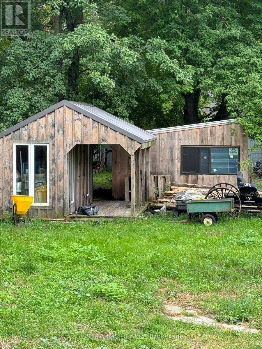 612 Trillium Drive, Southwest Middlesex, ON - Outdoor With Deck Patio Veranda