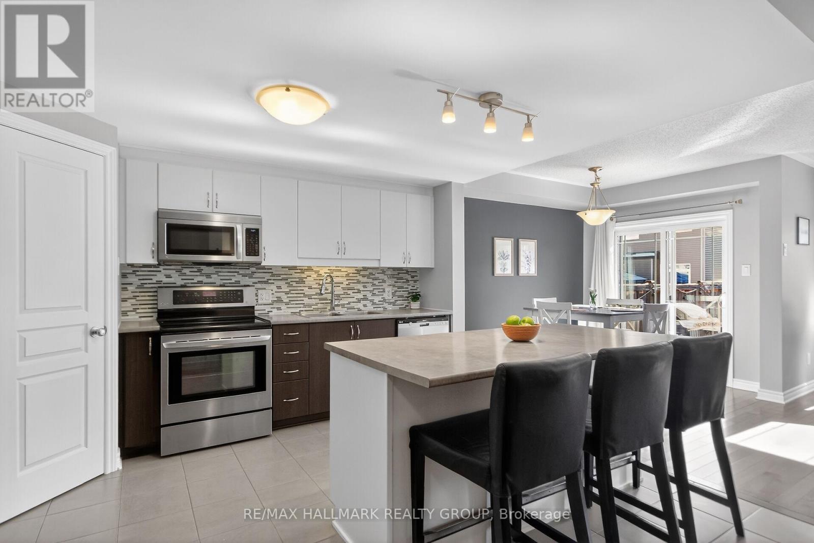 457 Barrick Hill Road, Ottawa, ON - Indoor Photo Showing Kitchen With Upgraded Kitchen