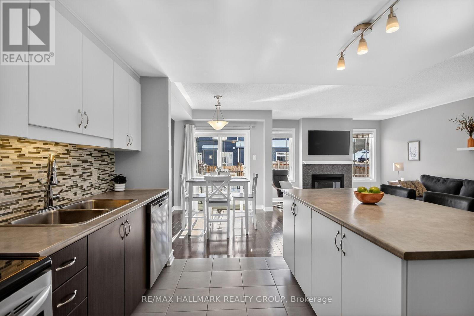 457 Barrick Hill Road, Ottawa, ON - Indoor Photo Showing Kitchen With Double Sink