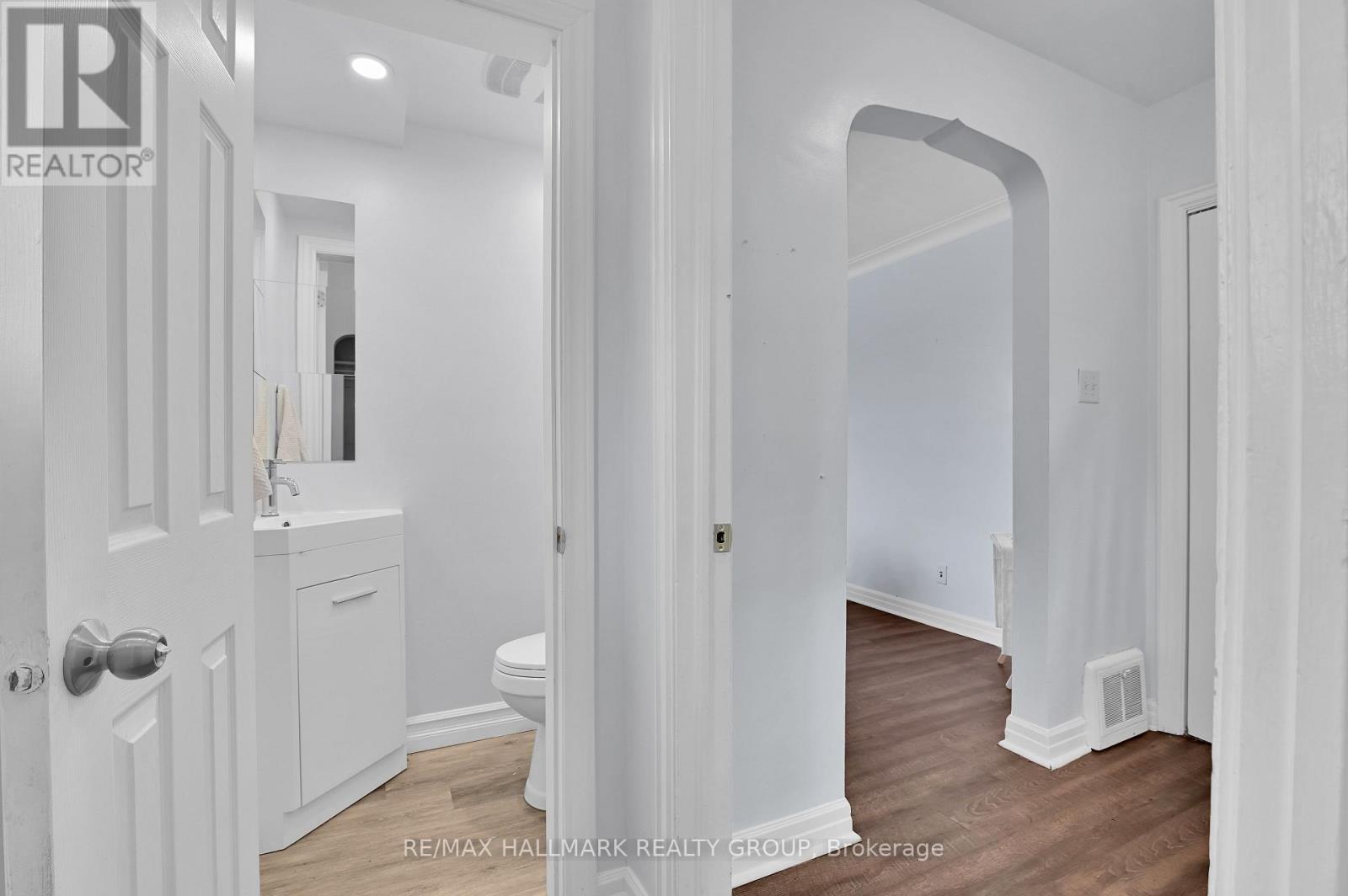 Powder Room - 6A - 6B Centennial Boulevard, Ottawa, ON - Indoor