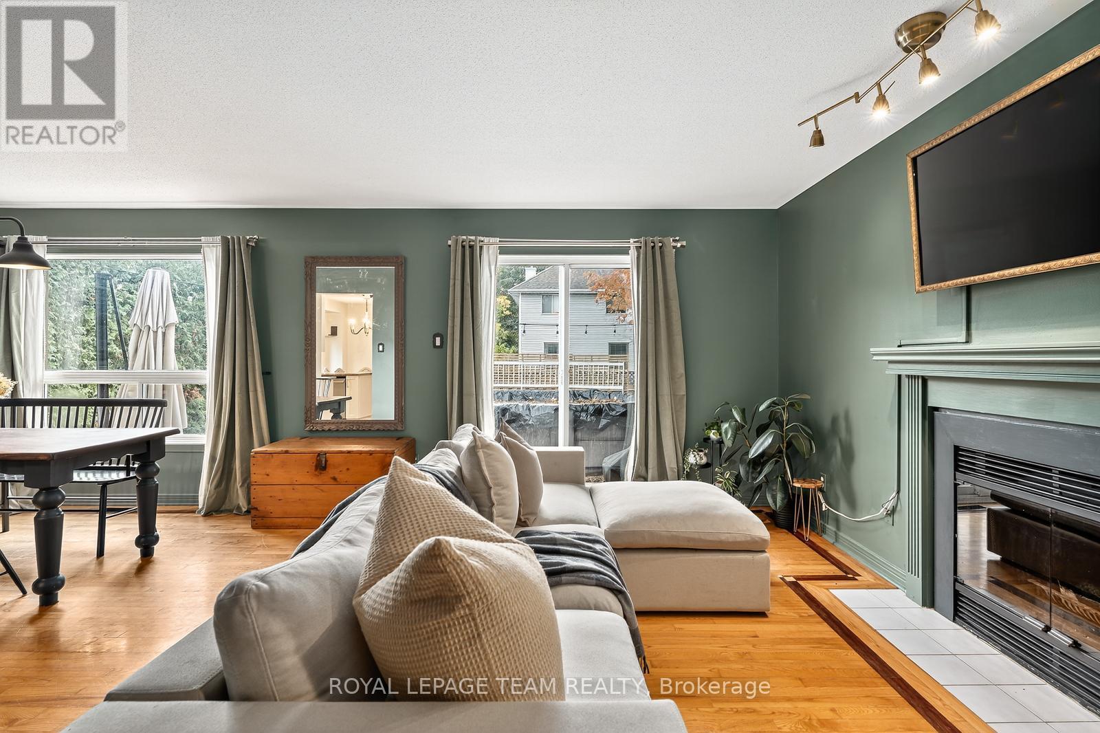 77 Armagh Way, Ottawa, ON - Indoor Photo Showing Living Room With Fireplace