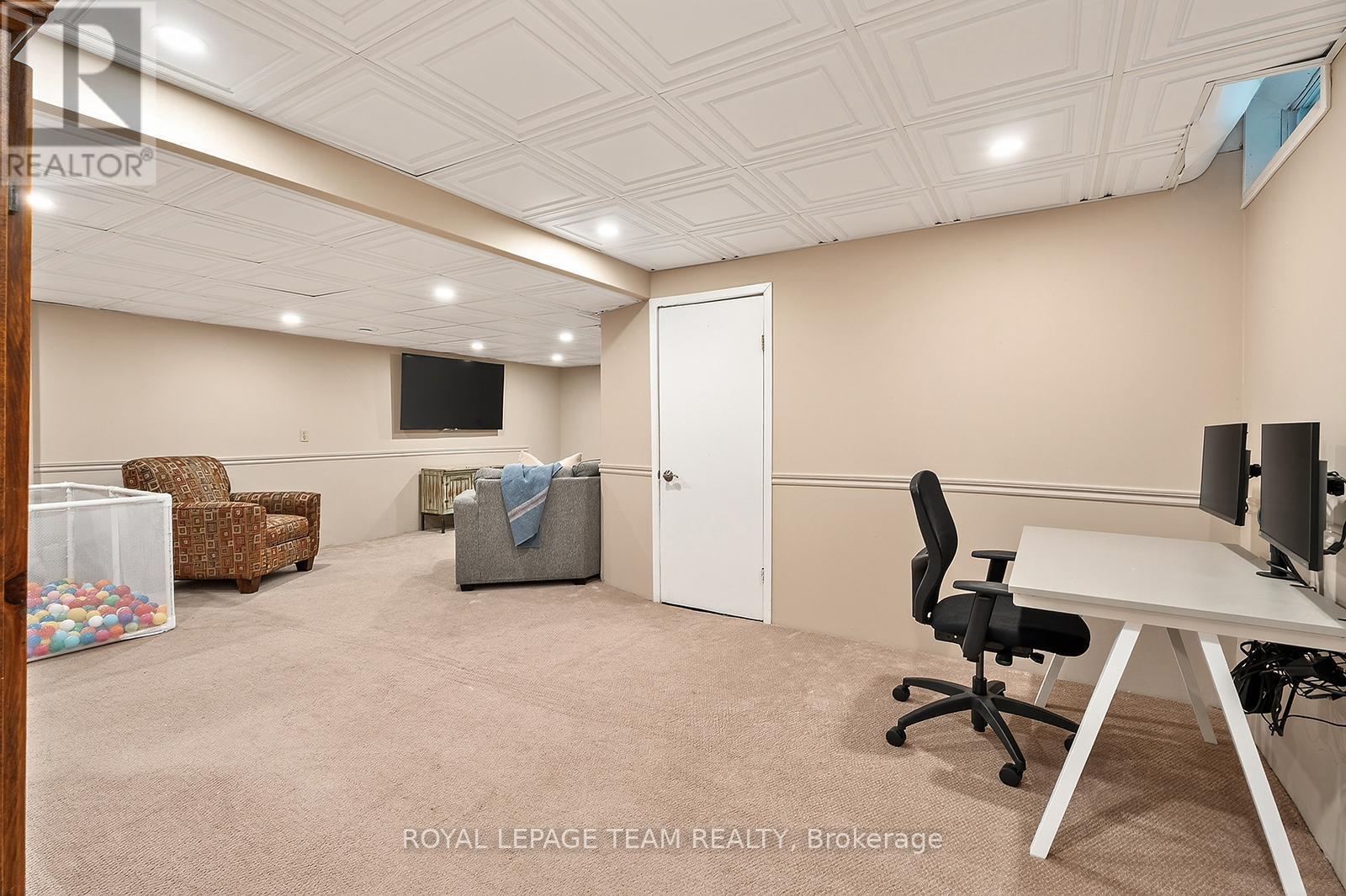 77 Armagh Way, Ottawa, ON - Indoor