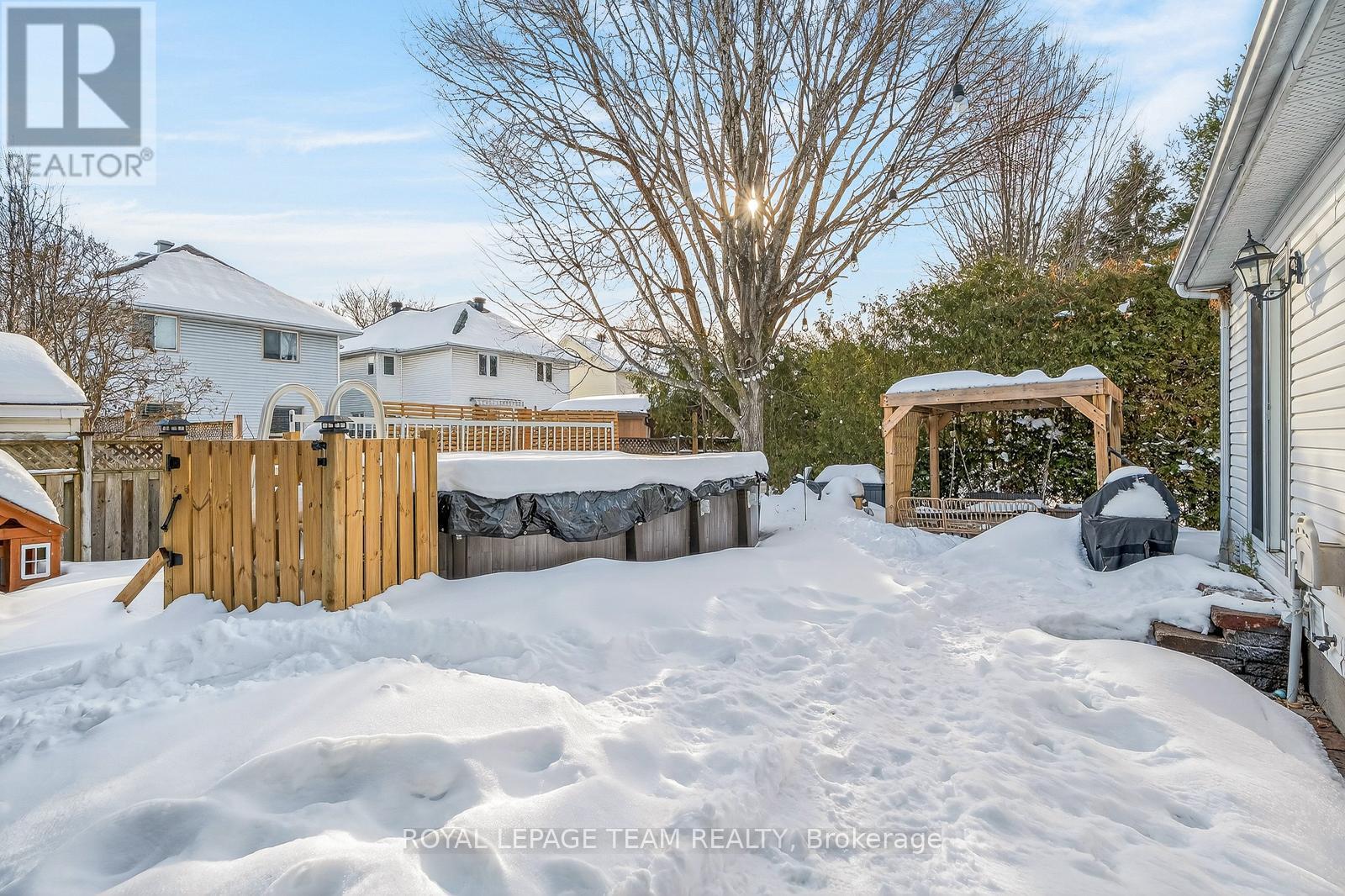 77 Armagh Way, Ottawa, ON - Outdoor
