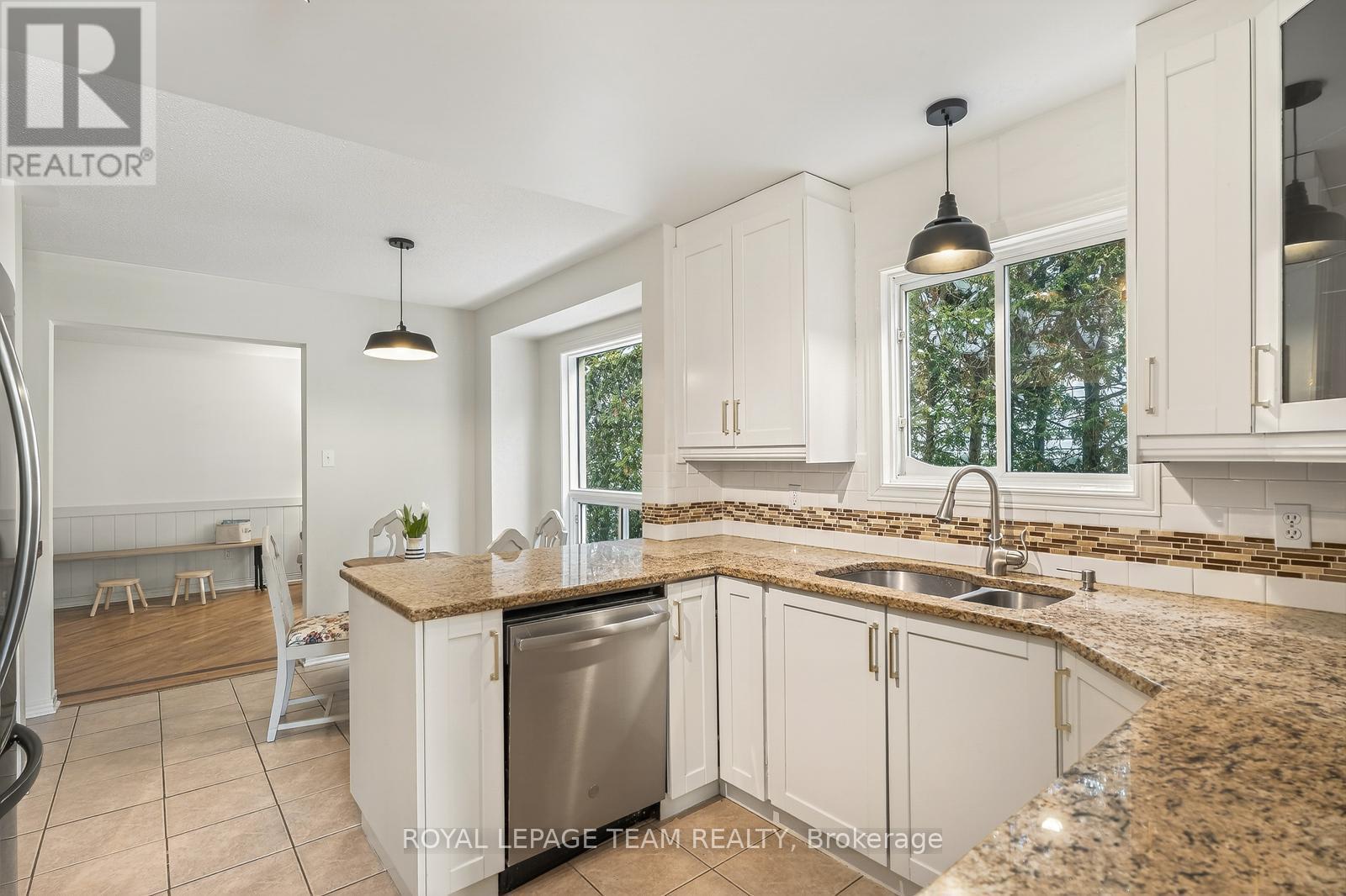 77 Armagh Way, Ottawa, ON - Indoor Photo Showing Kitchen With Double Sink