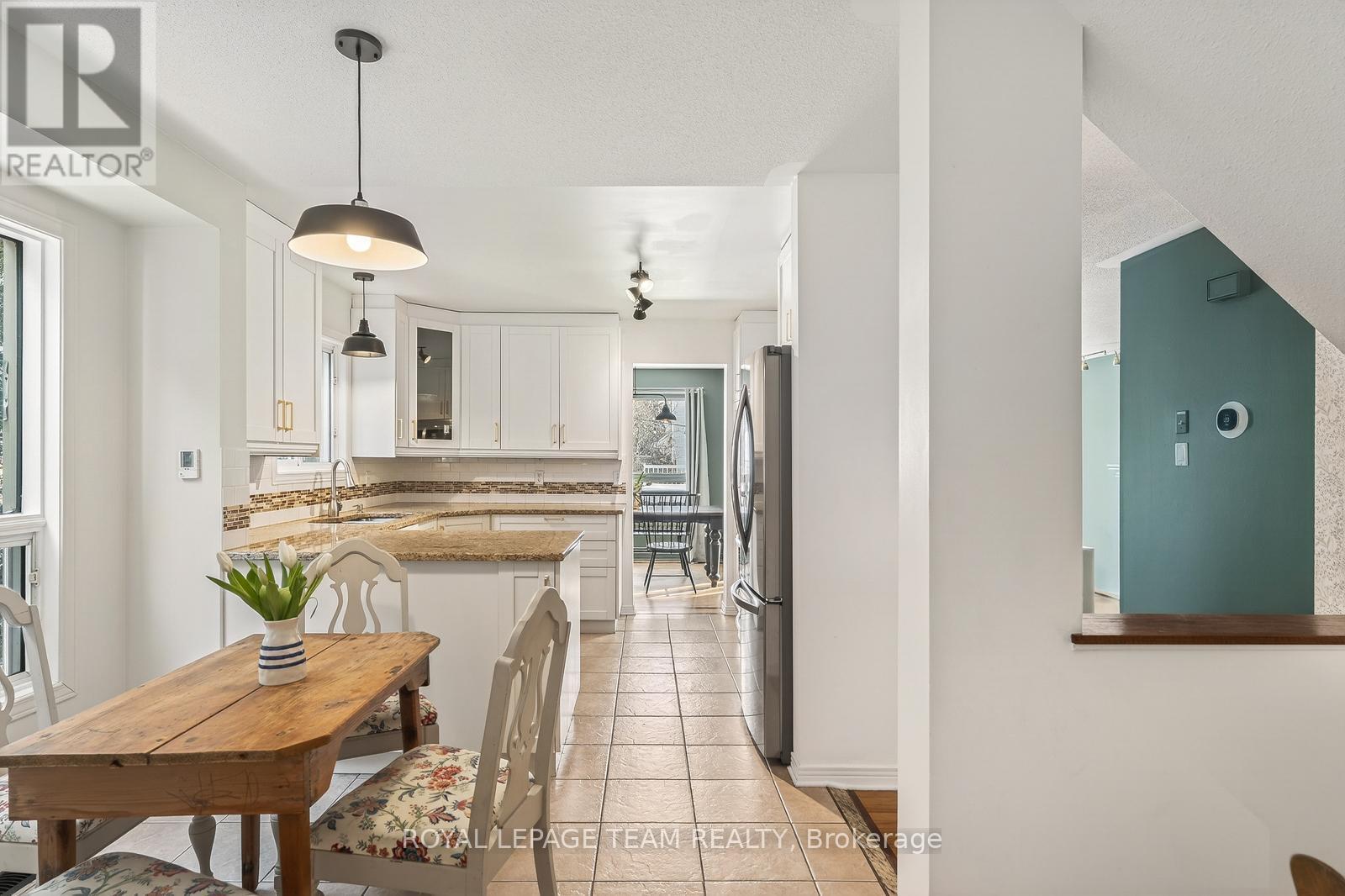 77 Armagh Way, Ottawa, ON - Indoor Photo Showing Dining Room