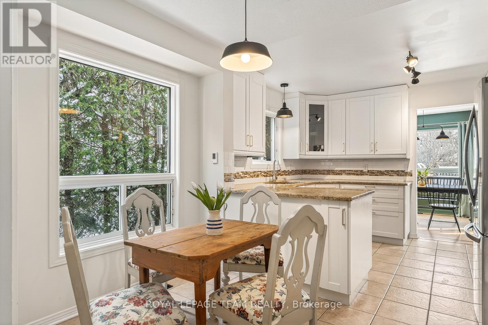 77 Armagh Way, Ottawa, ON - Indoor Photo Showing Dining Room