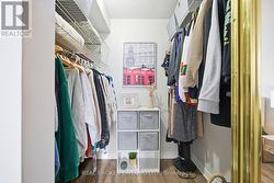 Walk-in closet -