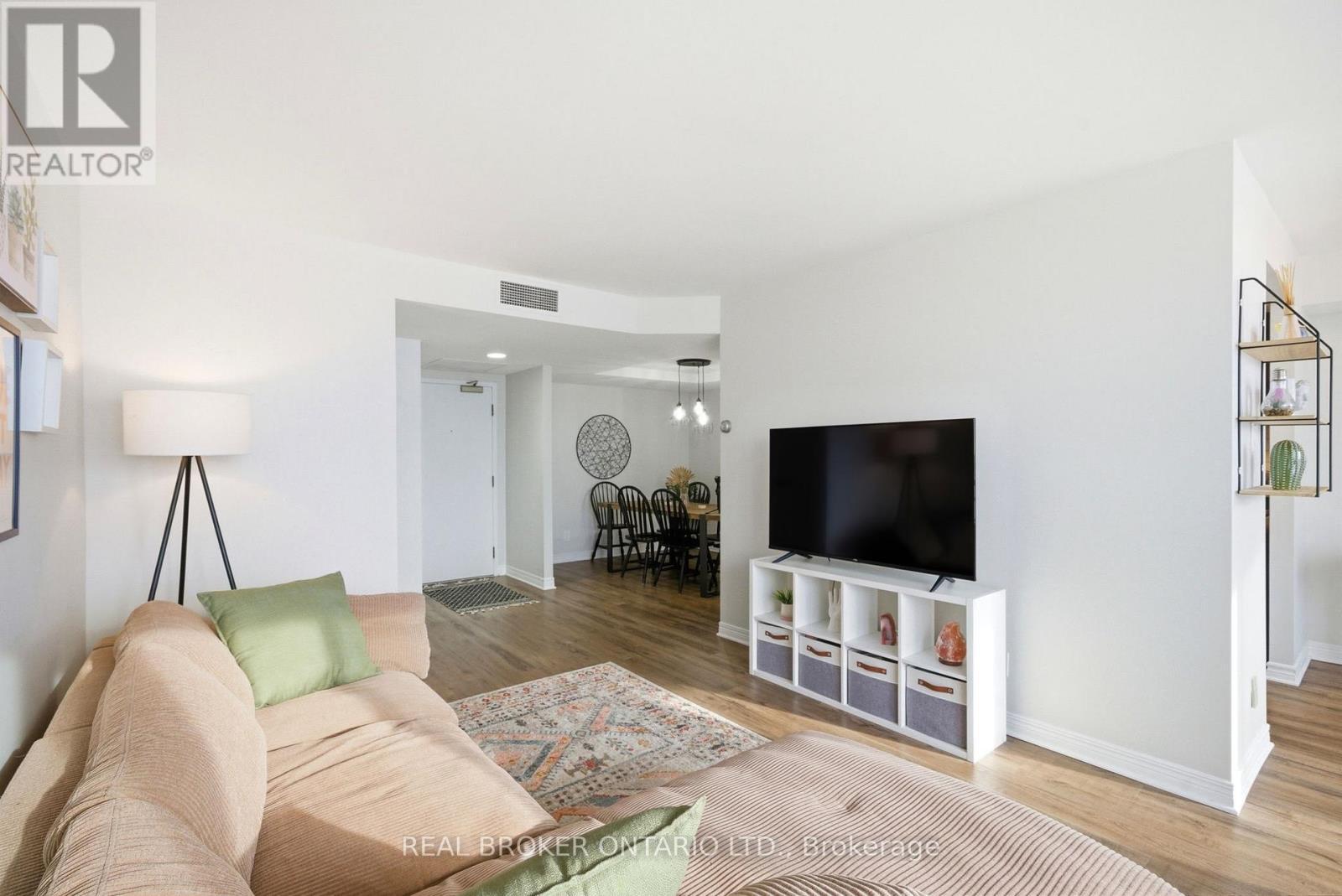 703 - 100 Grant Carman Drive, Ottawa, ON - Indoor Photo Showing Living Room