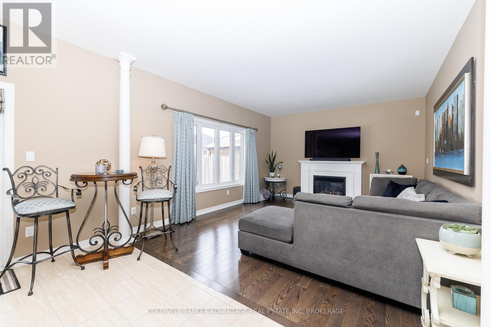 6 Falcon Drive, Welland (Coyle Creek), ON - Indoor Photo Showing Living Room With Fireplace