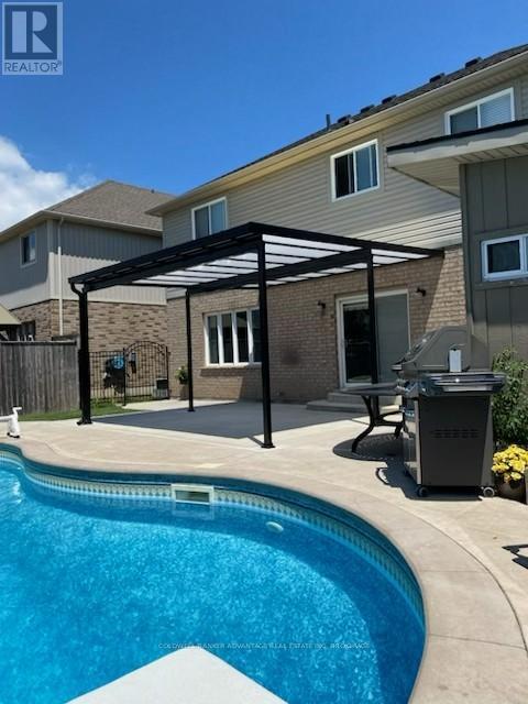 6 Falcon Drive, Welland (Coyle Creek), ON - Outdoor With In Ground Pool