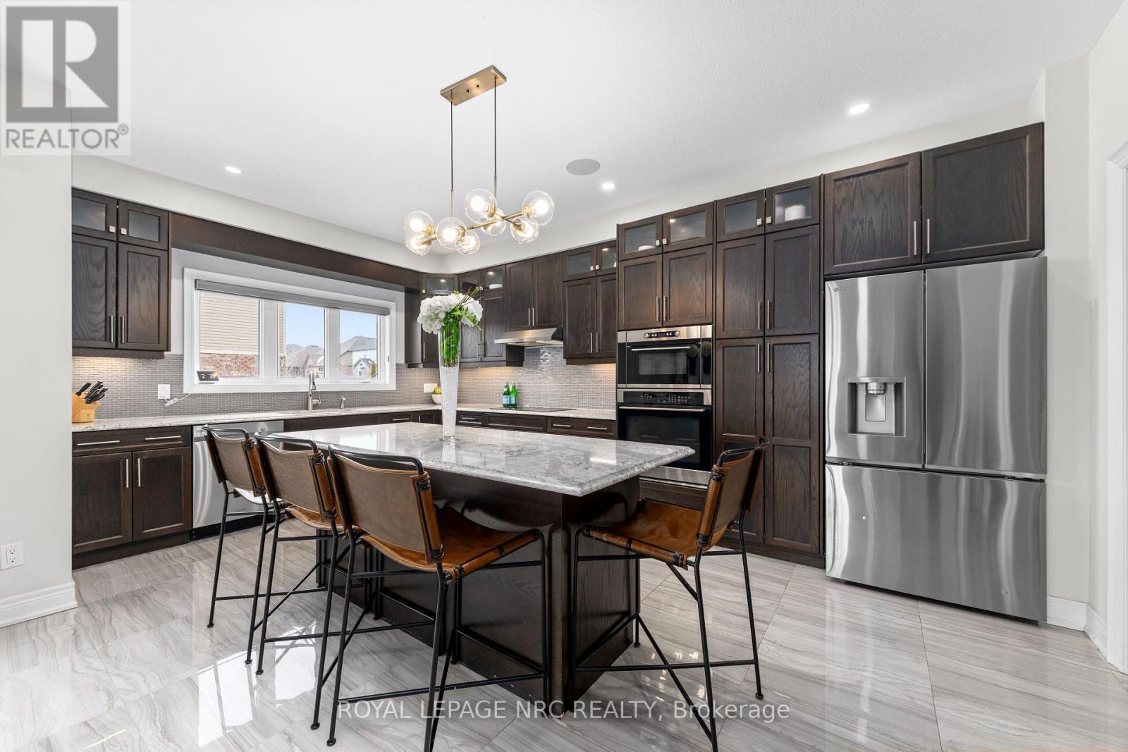 Quartz island to gather around - 25 Philmori Boulevard, Pelham (Fonthill), ON - Indoor