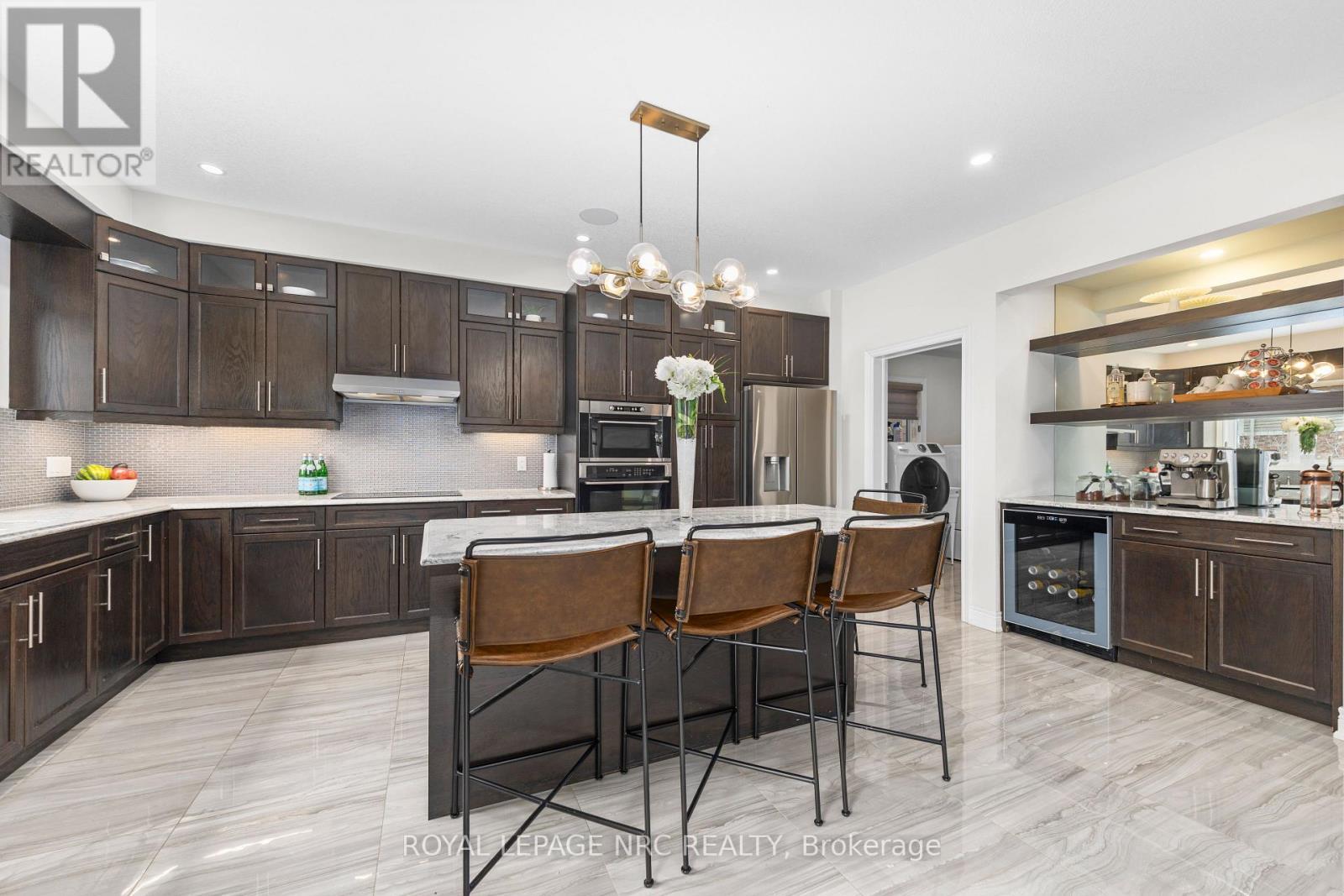 25 Philmori Boulevard, Pelham (Fonthill), ON - Indoor Photo Showing Kitchen With Upgraded Kitchen