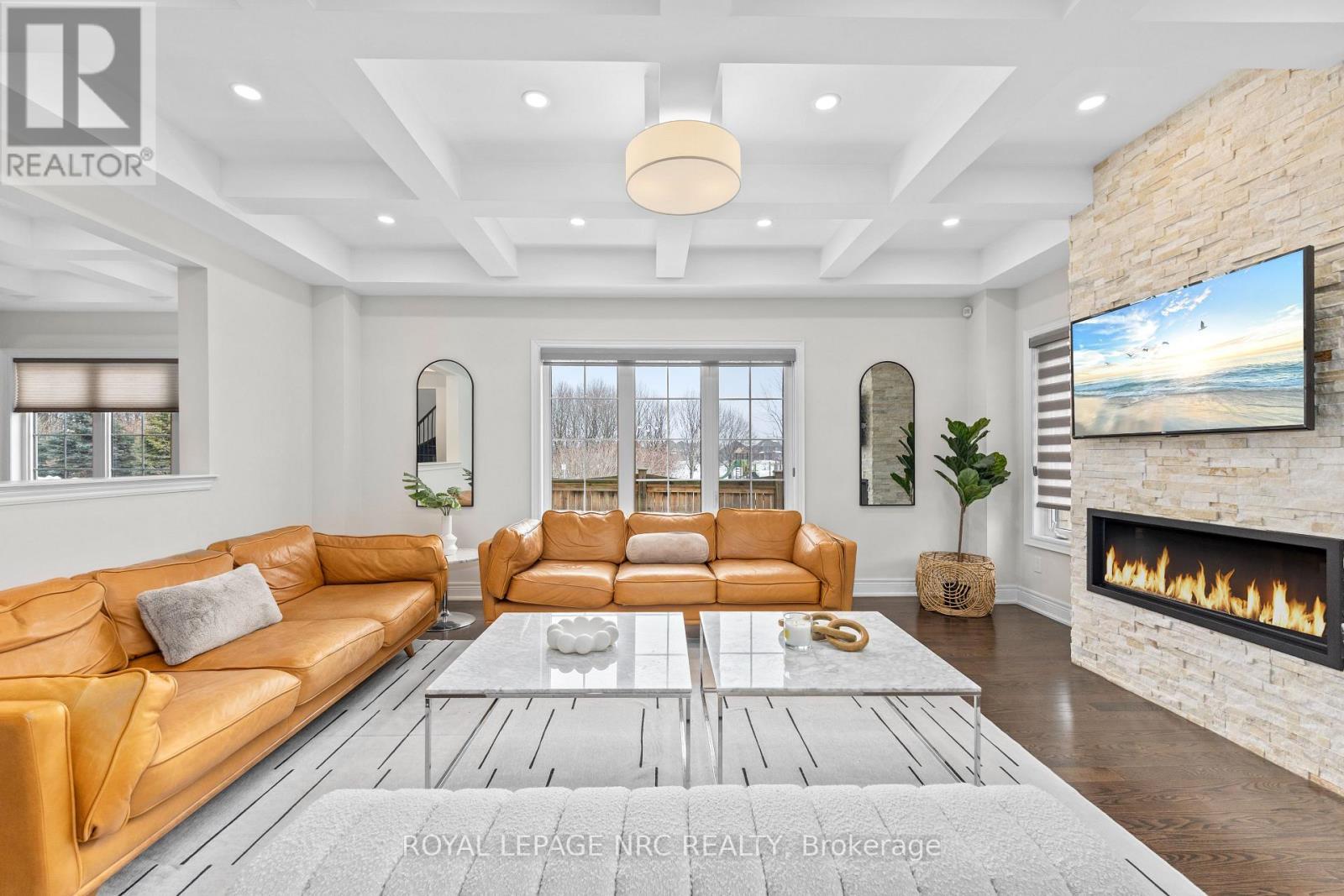 25 Philmori Boulevard, Pelham (Fonthill), ON - Indoor Photo Showing Living Room With Fireplace
