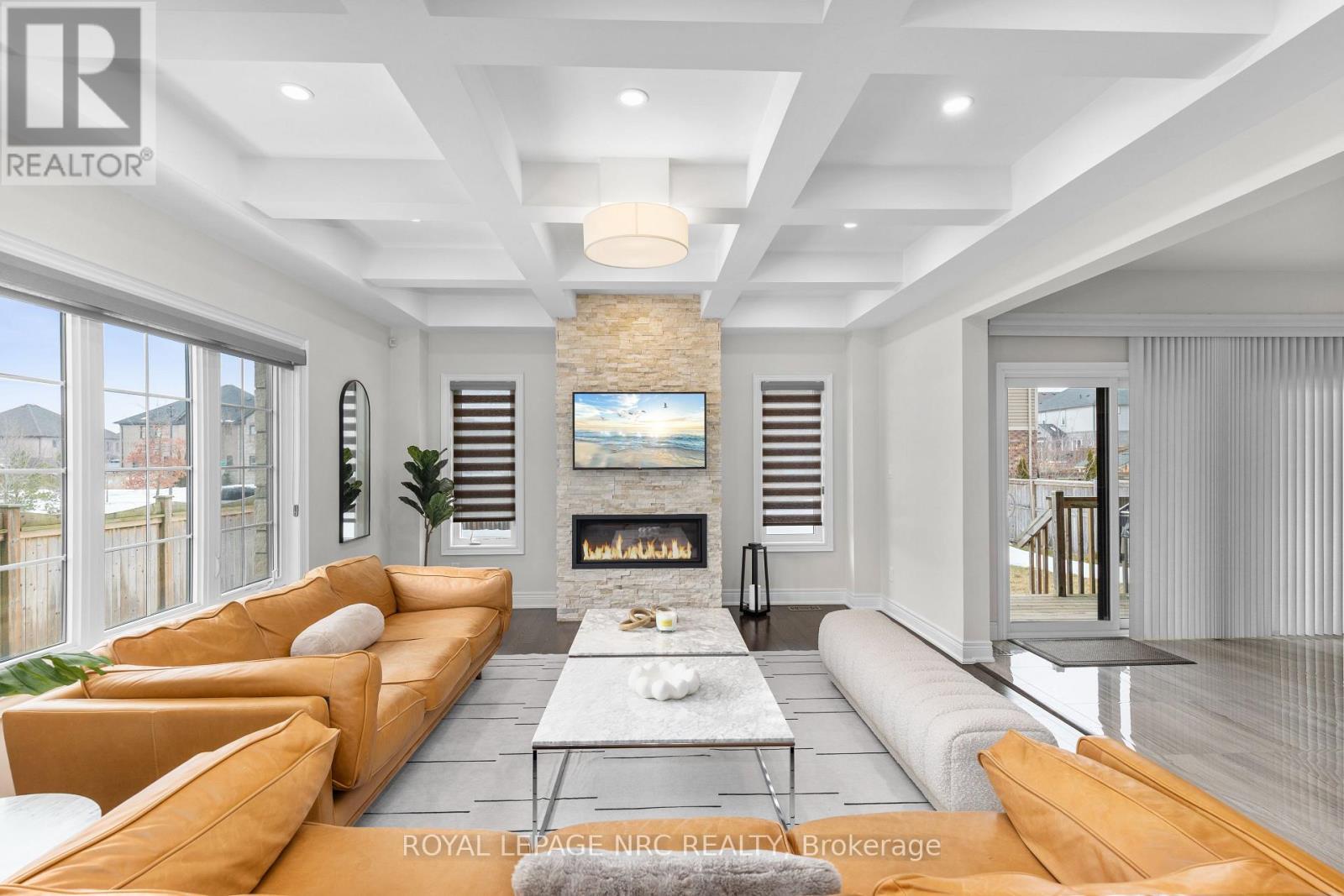 25 Philmori Boulevard, Pelham (Fonthill), ON - Indoor Photo Showing Living Room With Fireplace