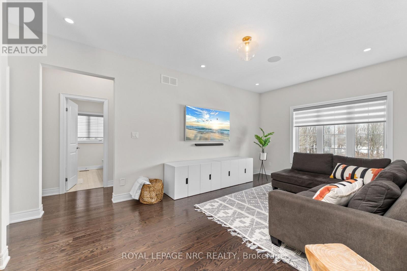 Media / Loft area upstairs - 25 Philmori Boulevard, Pelham (Fonthill), ON - Indoor Photo Showing Living Room