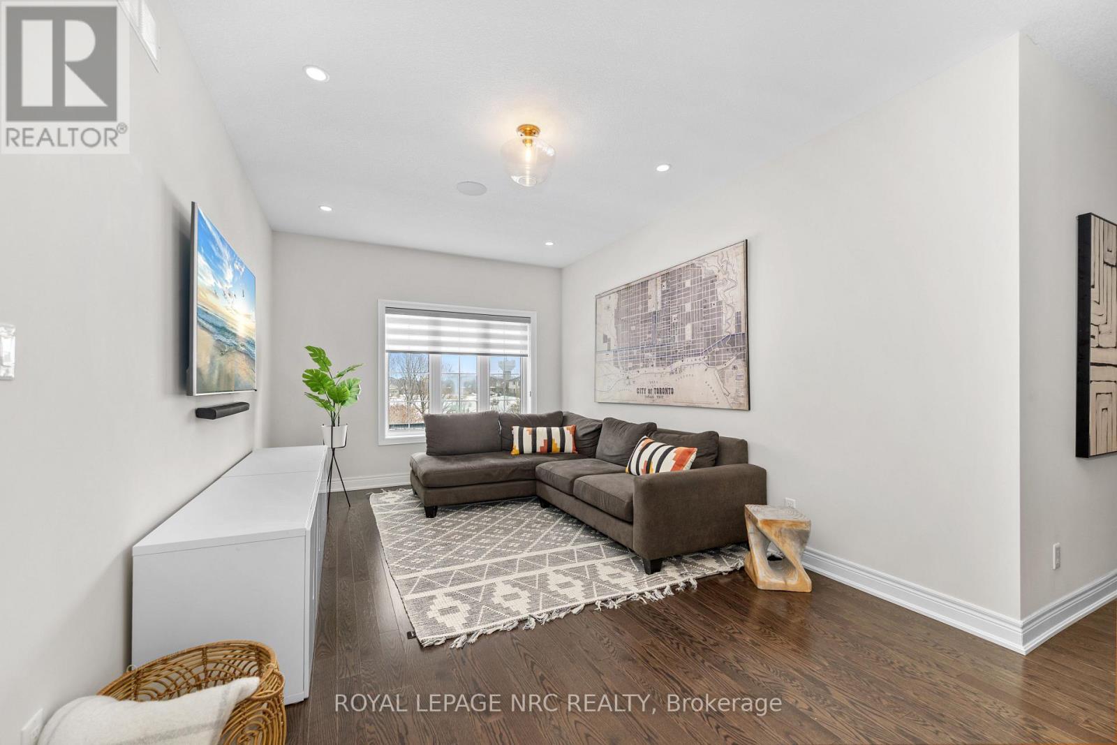 25 Philmori Boulevard, Pelham (Fonthill), ON - Indoor Photo Showing Living Room