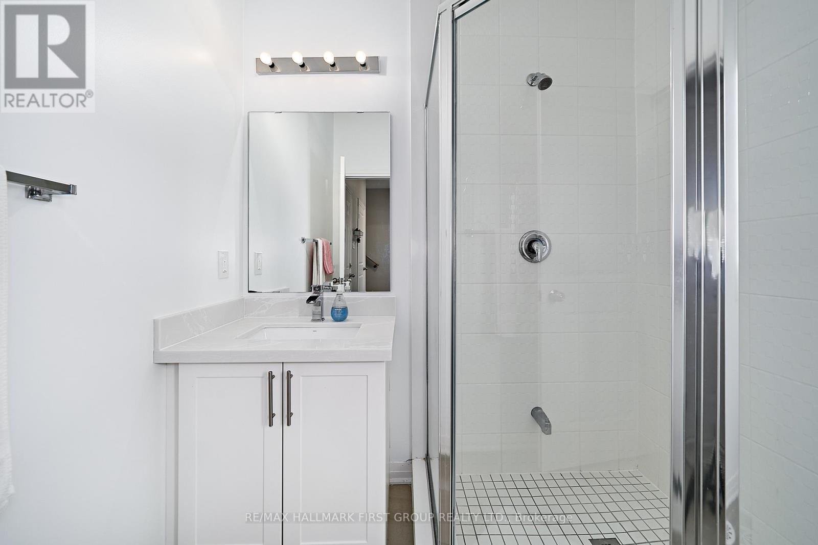 1 Clarington Boulevard, Clarington, ON - Indoor Photo Showing Bathroom