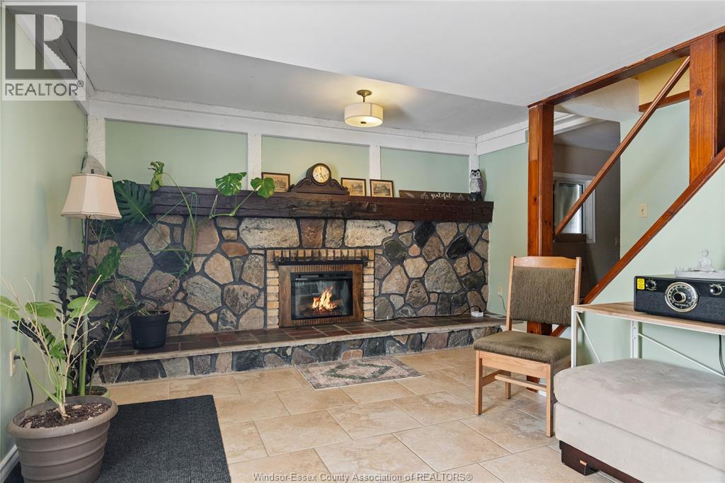 86 Draper Street, Colchester, ON - Indoor With Fireplace