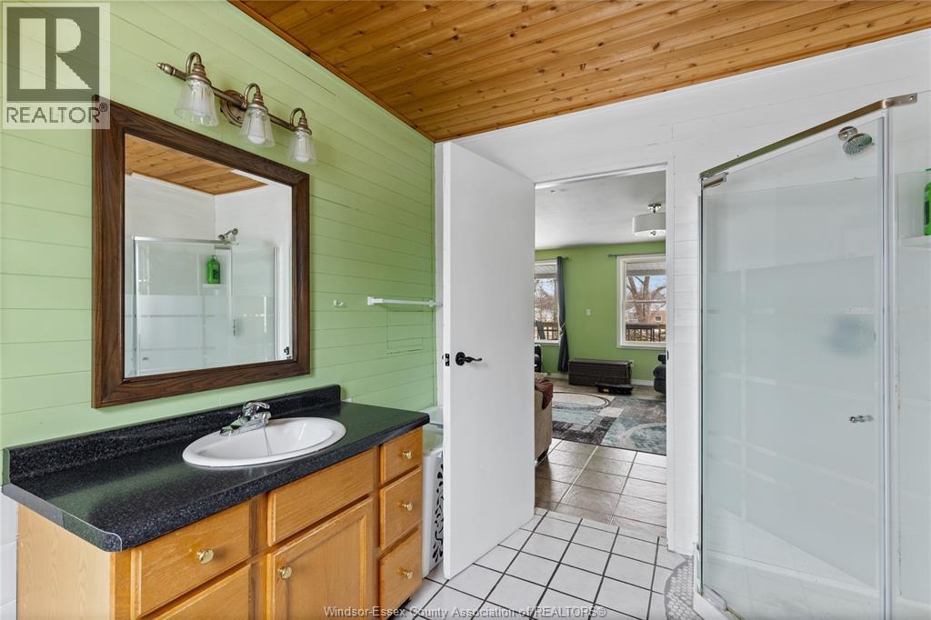 86 Draper Street, Colchester, ON - Indoor Photo Showing Bathroom