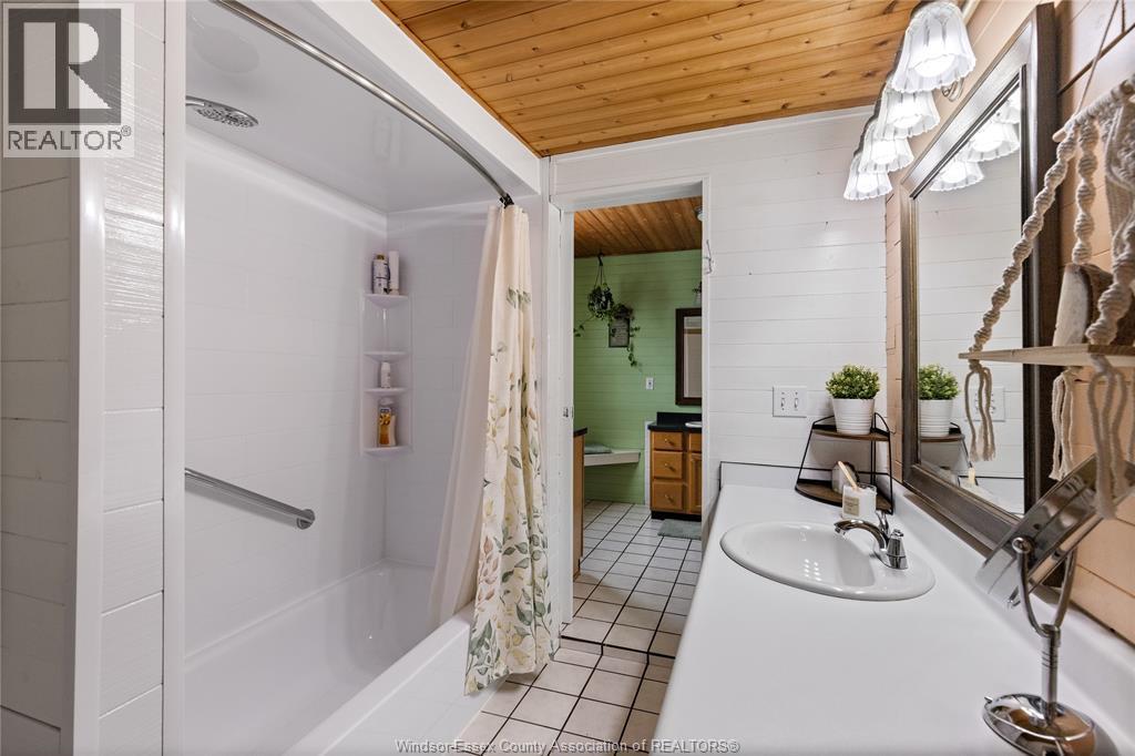 86 Draper Street, Colchester, ON - Indoor Photo Showing Bathroom