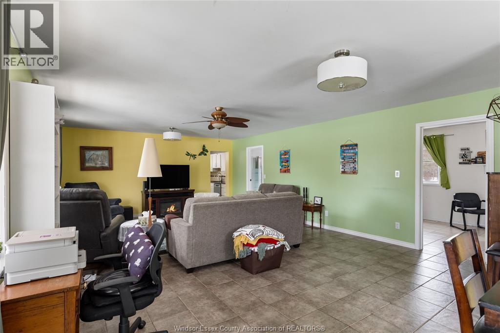 86 Draper Street, Colchester, ON - Indoor