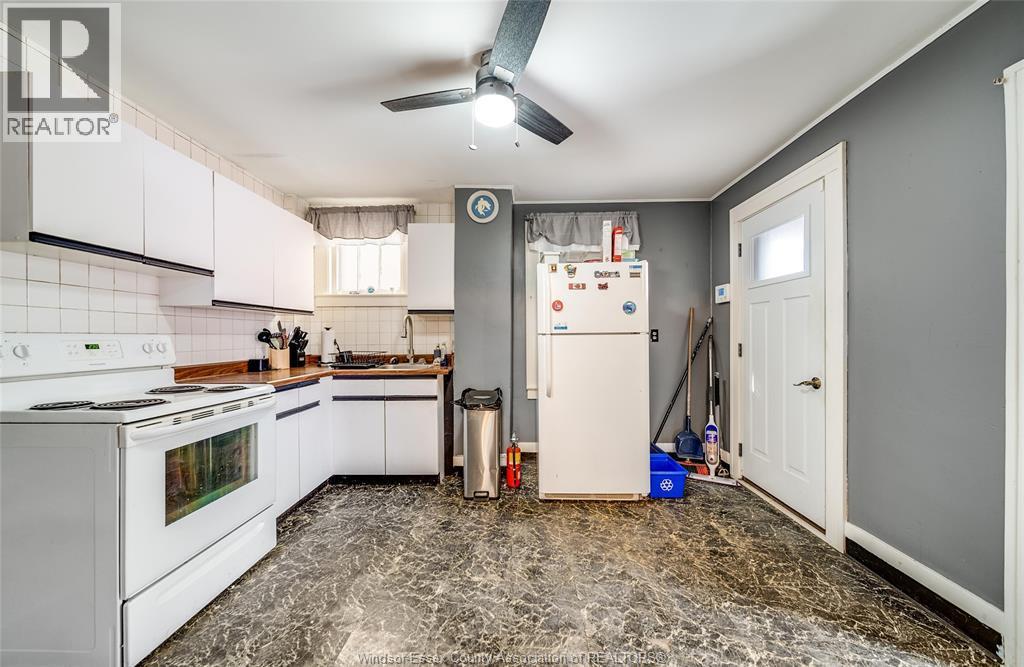 1088 Hickory, Windsor, ON - Indoor Photo Showing Kitchen