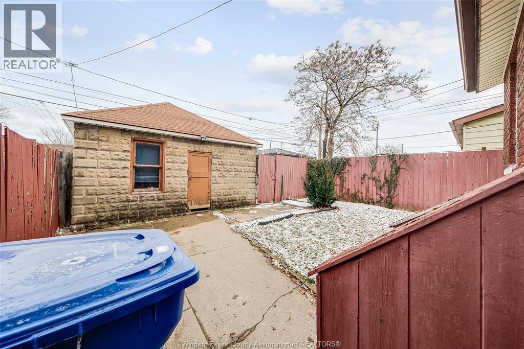 1088 Hickory, Windsor, ON - Outdoor