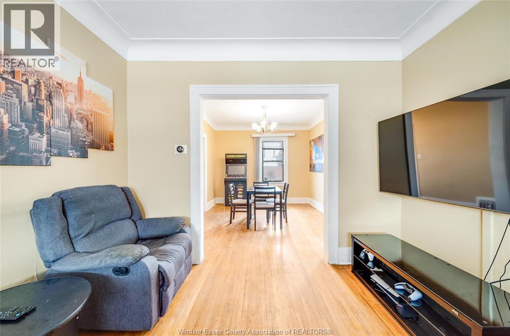1088 Hickory, Windsor, ON - Indoor Photo Showing Living Room
