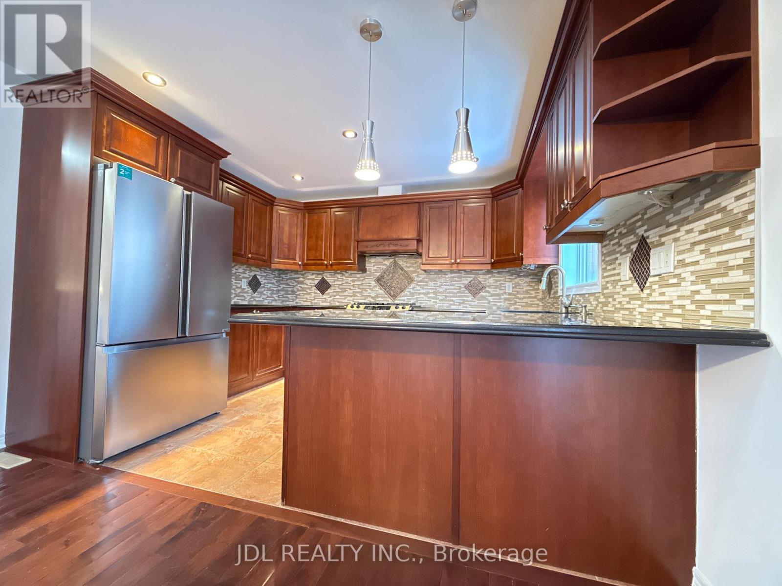 69 Gail Parks Crescent, Newmarket, ON - Indoor Photo Showing Kitchen