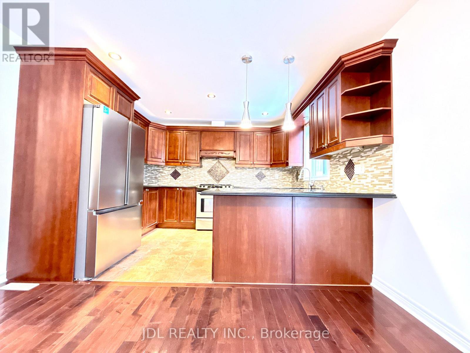 69 Gail Parks Crescent, Newmarket, ON - Indoor Photo Showing Kitchen